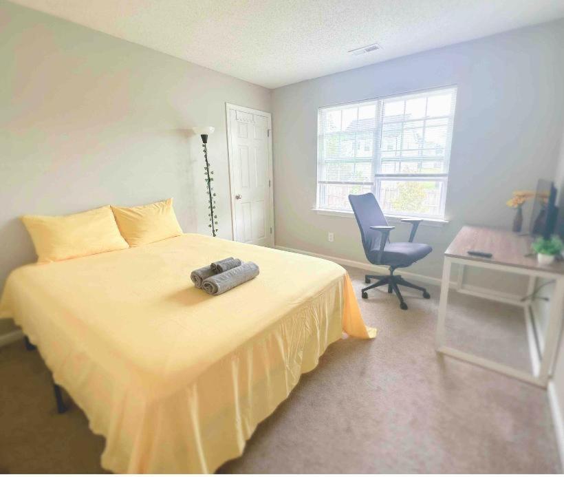 Spacious Room With Shared Bathroom 롤리 외부 사진